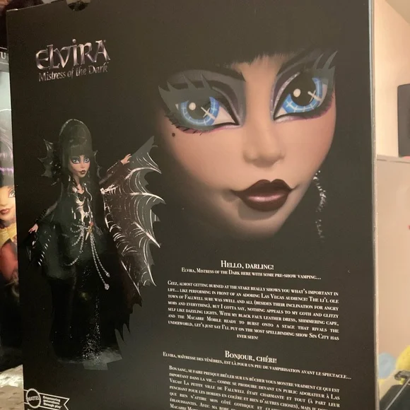 Monster High Doll Elvira Mistress of The Dark Collectible in Black Faux Leather - Picture 7 of 14